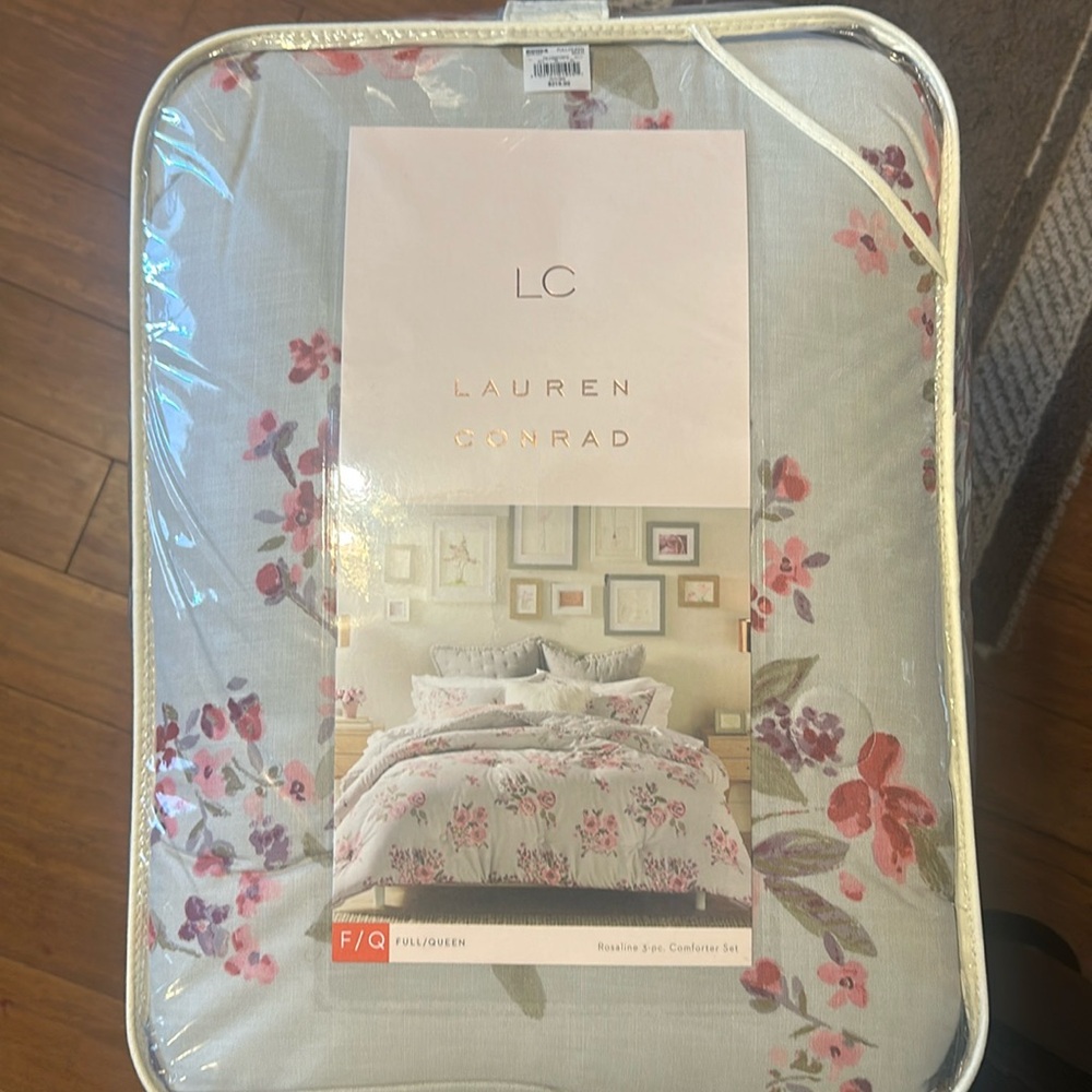 Lauren Conrad Rosaline Comforter Set